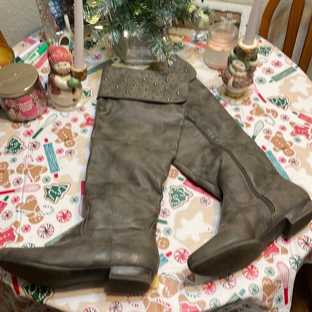 Tall grey boots! Bundled with shoulder bag and NY tee shirt.